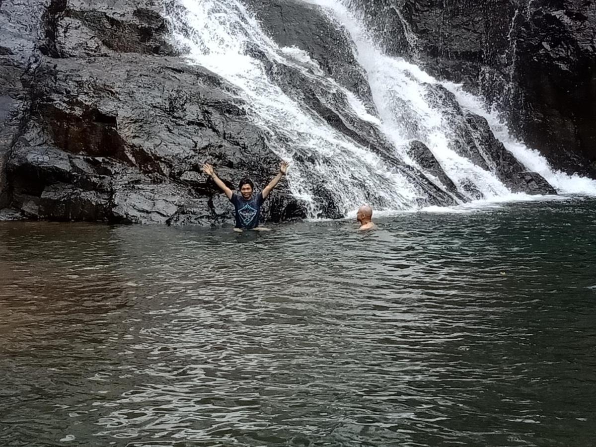 Happy Bungalow & Trekking Banlung Bagian luar foto