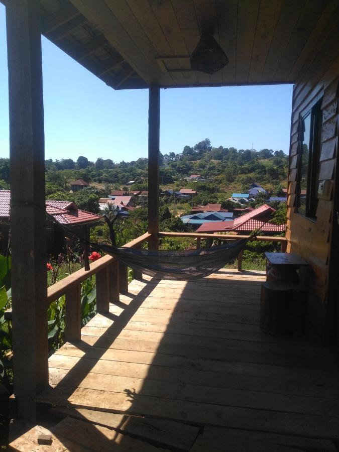 Happy Bungalow & Trekking Banlung Bagian luar foto